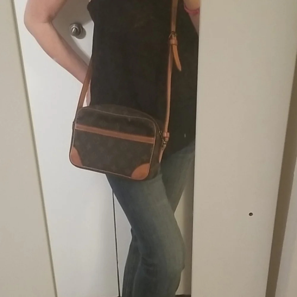 Louis Vuitton Monogram Trocadero Crossbody Bag - Picture 12 of 16